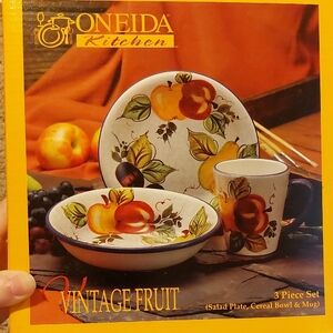 Oneida Kitchen Fruit Design Dinnerware Set